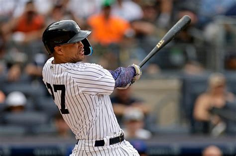Giancarlo Stanton’s two-homer day fuels Yankees’ offense in win over Cubs