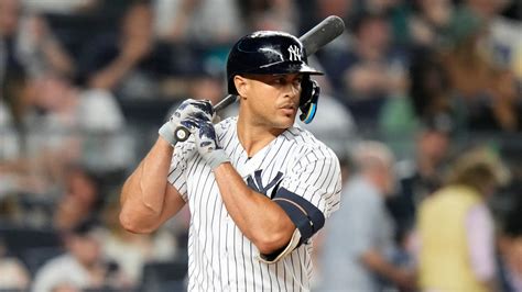 Giancarlo Stanton to miss 4-6 weeks after MRI reveals Grade 2 hamstring strain