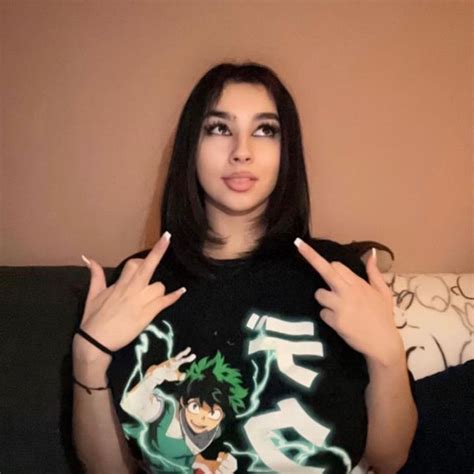 April 11, 2023 - 1,799 likes, 19 comments - gianna hassan (@giannaxhassan) on Instagram: "i said take them pants down now so i can give the gawk gawk 3000"