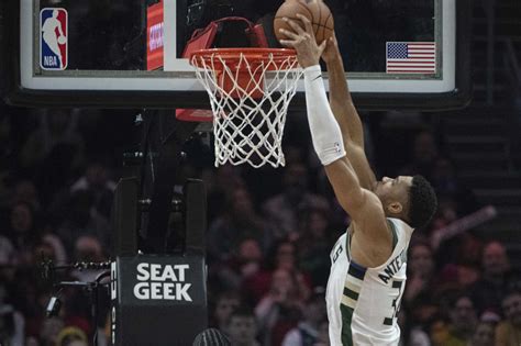 Giannis Antetokounmpo scores 34, leads Bucks to a 119-111 win over the Cavaliers