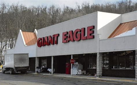 Giant eagle monroeville. Giant Eagle occupies an ideal location near the intersection of Mercer Pike, Conneaut Lake Road, Smock Highway and Pennsylvania Avenue, in Meadville, Pennsylvania. By car Just a 1 minute drive from Exit 147A of I-79, I-79, Kennedy Hill Road or Elk Street; a 4 minute drive from US-19, Pennsylvania Avenue (Pa-102) … 