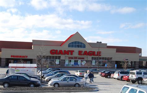 Giant Eagle is directly at 4747 Sawmill Road, within the north-west region of Columbus (near to Sawmill Rd & Bethel Rd). Customers can easily come here from Powell, Plain City, Amlin, Hilliard, Dublin, Westerville and Groveport. If you plan to swing by today (Monday), its operating hours are 7:00 am until 10:00 pm.