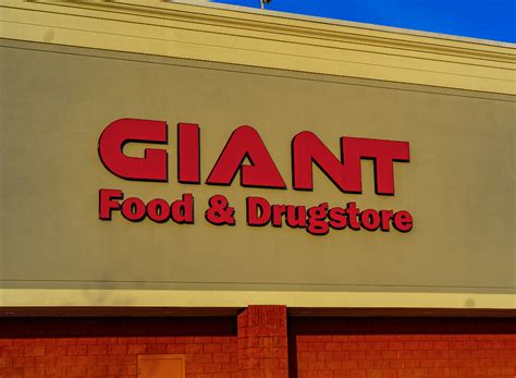 Directions. View Page. 315 York Rd. Open until. GIANT Food Store. (215) 784-1960. View Page. Shop at your local GIANT at 737 Huntingdon Pike in Huntingdon Valley, PA for the best grocery selection, quality, & savings. Visit our pharmacy & gas station for great deals and rewards.. 