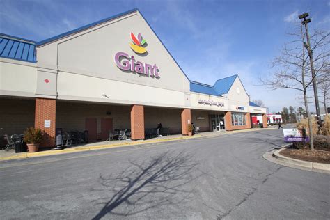 Giant food maryland. Marian Zboraj. 1/18/2023. Giant Food’s new 56,000-square-foot store features Giant's expanded amenities and offerings. Giant Food will open its newest store on Jan. 20 in … 