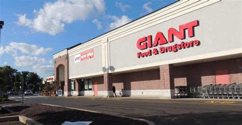 Store: 6:00 AM - 10:00 PM. 200 Town Ctr. New Britain, PA 18901. GIANT Food Store. (215) 345-0334. Directions. View Page. Browse all GIANT food stores in New Britain, PA for the best grocery selection, quality, & savings. Visit our pharmacy & gas station for great deals and rewards.