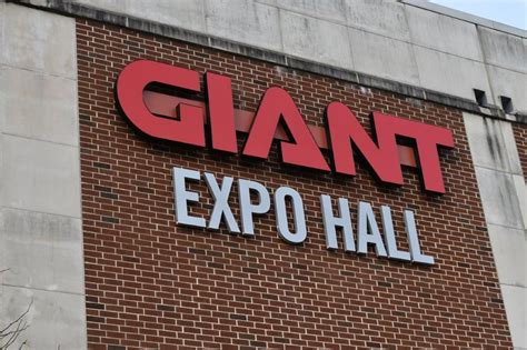 Giant harrisburg pa. GIANT at 5005 Jonestown Road, Harrisburg, PA 17109. Get GIANT can be contacted at (717) 545-3752. Get GIANT reviews, rating, hours, phone number, directions and more. 