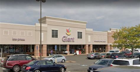 Get more information for Giant Pharmacy in McLean, VA. See reviews, map, get the address, and find directions. Search MapQuest. Hotels. Food. Shopping. Coffee. Grocery. Gas. Giant Pharmacy. Opens at 9:00 AM (703) 893-8593. Website. More. Directions Advertisement. 1454 Chain Bridge Rd McLean, VA 22101 Opens at 9:00 AM.. 