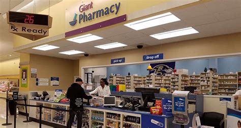 12 Eyl 2022 ... The GIANT Company announced Monday that updated COVID-19 boosters are now available in all GIANT and MARTIN'S in-store pharmacies to those who .... 