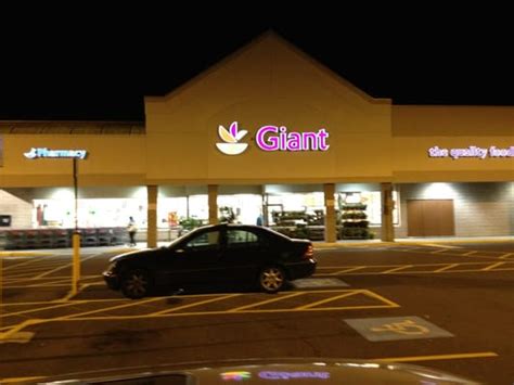 Warrenton, VA. Address: USA-VA-Warrenton-41 Lee Hwy, Suite 27. Store Code: GF - Store Admin (2501832) Who is Giant? With over 2 million weekly customers and annual sales topping $5 billion, Giant is the #1 grocer in the Baltimore-Washington area. What began as one store on Georgia Avenue in Washington D.C. in 1936, now has grown to over 160 .... 