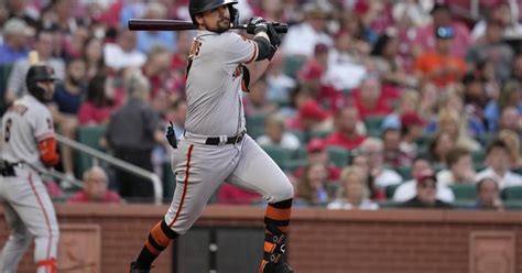 Giants’ Winn earns first save in first trip to a major league ballpark in victory over Cards