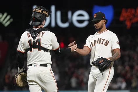 Giants extend winning streak to 10, longest since 2004, with 4-2 victory over Padres