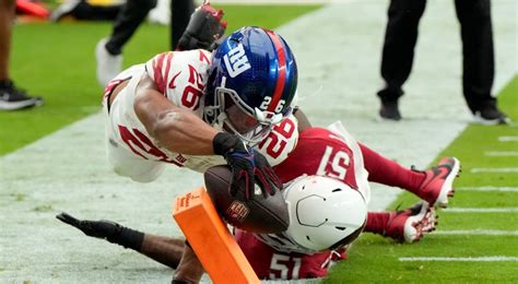 Giants running back Saquon Barkley has a sprained right ankle, AP source says