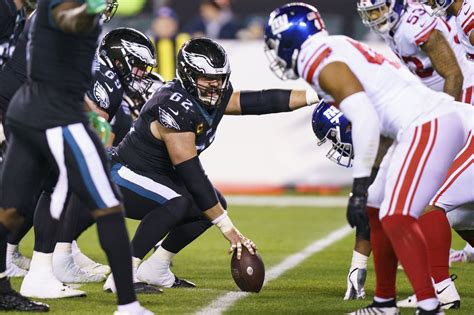 Giants vs eagles predictions. The Eagles (11-1) are coming into this game on a high note after an absolutely dominant showing in all phases of a 35-10 win over the Titans. They outgained Tennessee by more than 200 yards and ... 