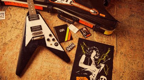 Gibson Launches the Kirk Hammett 1979 Flying V GuitarPlayer