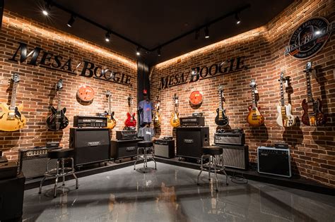 Gibson garage. A stop at the Gibson Garage is a must for any music lover rolling through Nashville.. The world-renowned guitar brand’s flagship location, designed by Director of Brand Experience and Gibson TV ... 