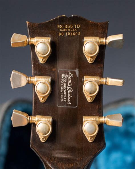 Left: The "inked on" serial number on a 1955 Les Paul standard solidbody guitar. This style serial number was used on all 1953 to 1960 solidbody Gibson guitars. ... Right: 1977 Gibson decal serial number applied on a Les Paul Artisan. Gibson Serial Numbers, 1975-1977. All models, decal, 2 digit prefix followed by 6 digits. The decal can also .... 