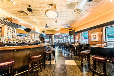 Gibsons bar. Gibsons Bar & Steakhouse (Chicago) Situated on Chicago's iconic Rush Street, Gibsons is a tourist destination and celebrity magnet. Location. Chicago, Ill. Annual Sales. $28,837,192. Average Check. $97. 