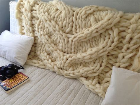 GigantoBlanket Tutorial Explains How to Make a Chunky Knit Blanket