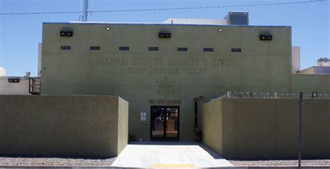 Gila herald jail log.  25 &ndash; 31, 2023.  3 days ago · All information is gath...