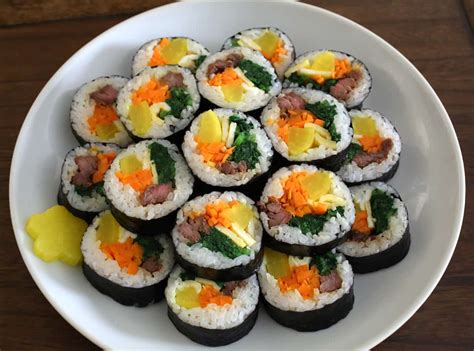 Gimbap. If you still want to heat up kimbap in the microwave, here’s how. Let the kimbap sit at room temperature for a couple of minutes. Cover the kimbap with microwave-safe glass or a wet paper towel. This will prevent the direct heat from making the kimbap mushy and prevent it from drying out. Heat it in 15-second intervals. 