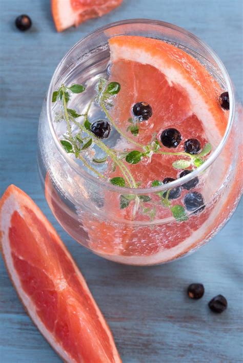 Gin and Tonic with Gin, Juniper, Grapefruit & Lime - The Pished Fish