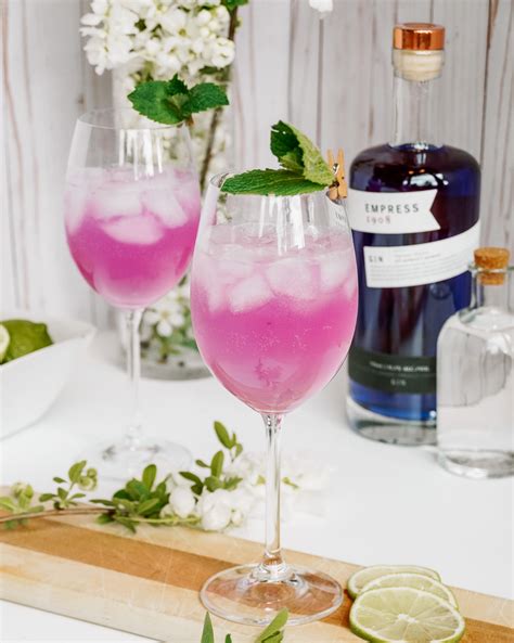 Gin cocktail elderflower. Combining gin and elderflower, this is an elevated twist on the classic gin and tonic. St‑Germain elderflower liqueur brings a dash of 'je ne sais quoi'. LEVEL Easy Flavor Floral Flavor Herbal Flavor Refreshing PREP 2 MINS 