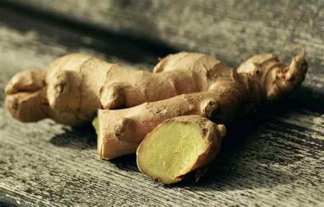 Ginger (Adrak): Benefits, Uses, Nutrition facts, Calories