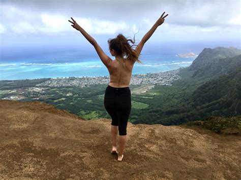 Girl flashing breasts.  Girls Flashing (@FlashingGirls) - Posts - Girls flashing th...