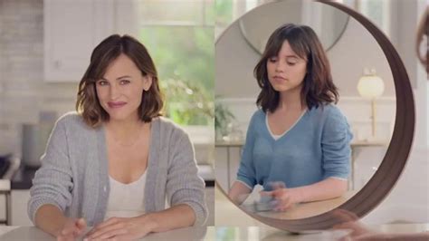 Girl in neutrogena commercial with jennifer garner. Jul 24, 2020 · Lana Condor has a brand-new gig! The To All the Boys I’ve Loved Before star is the new face and global brand ambassador of the beloved drugstore skincare brand Neutrogena [ami-related id ... 