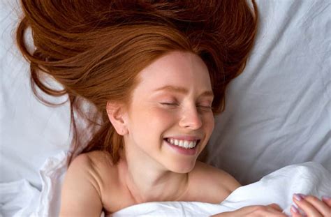 Girl orgasms squarts.  The term &lsquo;squirting&rsquo; refers to the exp...