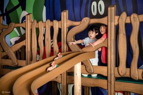 Girls fucking big things.  Watch free tiny girls fucking huge objects video...