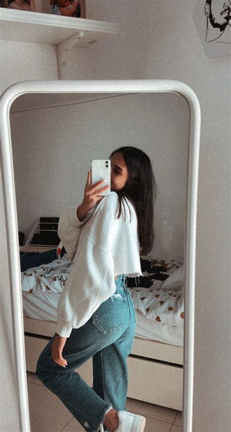 Girls taking pics in mirrors.  Use these mirror poses to show your best sides.  Thous...