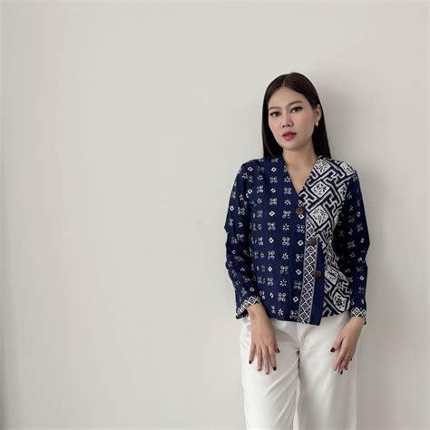 Giselle Syur flanel batik & Celana yoga high waist 214 inspirasi yang chip cuan hari berangin Cuan Domino Melimpah image 1