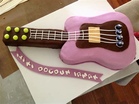 Gitar şeklinde pasta yapımı