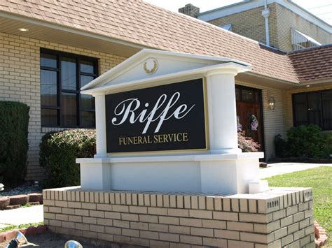 Read Riffe's Funeral Service, Inc. obituaries, find service information, send sympathy gifts, or plan and price a funeral in Narrows, VA. 