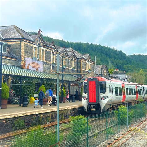 Glan Conwy Corner to Llandudno - 2 ways to travel via train