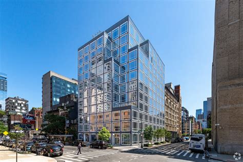 Glass house new york. By Sadie Stein. March 23, 2017. ON A QUIET BLOCK in the East 50s in Manhattan, set between a music school and a prewar apartment building a coin’s toss from the noise of subway … 
