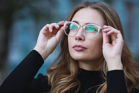 Glasses can cause distortion, for example through the lens at the side of the customer’s face, If the photo has passed the automatic checks (on DCS (Digital Customer Services) or Photo QA on AMS ...