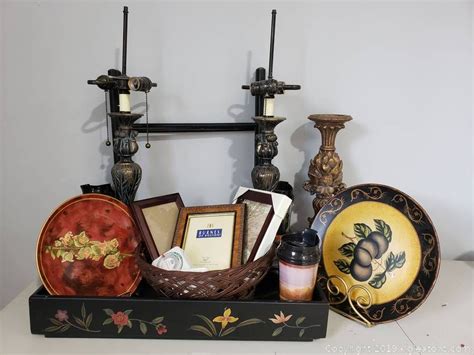 Gleatons - Estate Sale & Online Auction There are 45 items in this auction. Click on an item title or picture to get more information, see more pictures, or bid on the item. 
