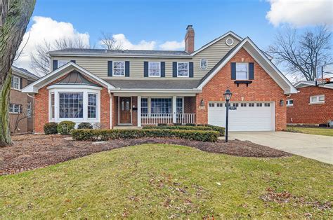 Glen ellyn il homes for sale. Beth Gorz Keller Williams Premiere Properties. $735,000 Open Sun 1 - 3PM. 4 Beds. 3 Baths. 2,760 Sq Ft. 596 Phillips Ave, Glen Ellyn, IL 60137. This charming home and commuters dream offers the sought after in-town price point and premier location, across the street from Pfuetze Park, near the Metra Train, restaurants and shopping. 