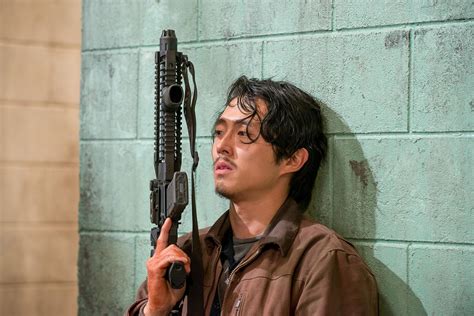 Glen n. AMC's "The Walking Dead".Season 7 Episode 1Episode: "The Day Will Come When You Won't Be".Glenn is killed by Negan.Subscribe for more! 