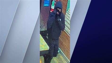 Glenview smoothie café robbed at gunpoint Monday