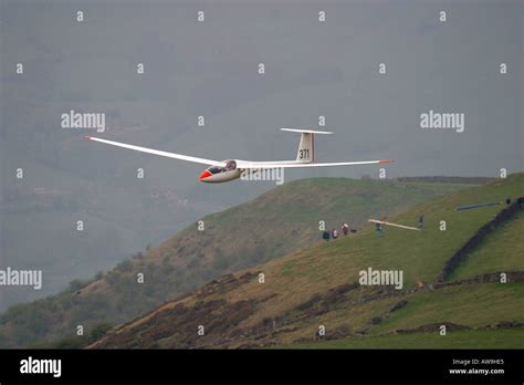 Glider Performance in Ridge Lift