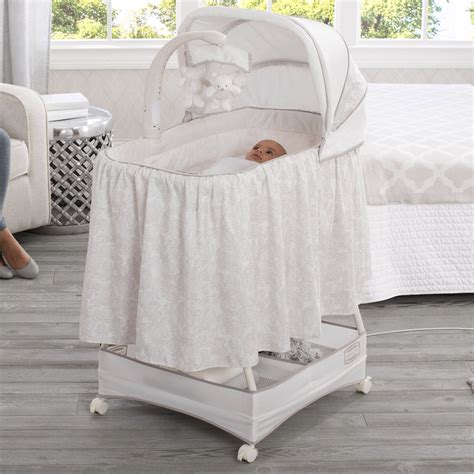 Gliding Bassinet Delta Children