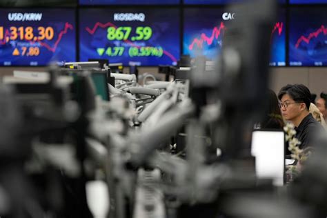 Global shares mixed after Wall St dips on weak economic data