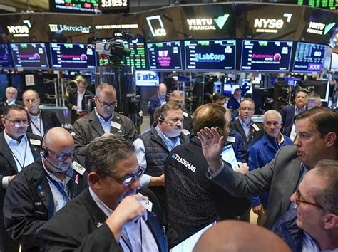 Global stocks mixed after Wall St rebounds from bank jitters