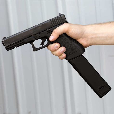 Glock 45 clip capacity. 45 AUTO round with 10/13 round magazine capacity. The Modular Back Strap design on the G21 Gen4 lets you instantly customize its grip to adapt to an individual ... 