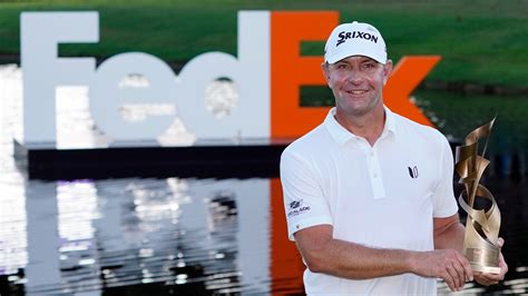 Glover makes it 2 in a row by winning FedEx Cup opener in a playoff over Cantlay