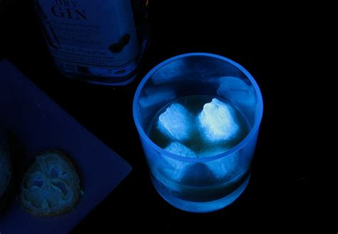 Glowing Foods! Cooking Colorfully in Ultraviolet Light.