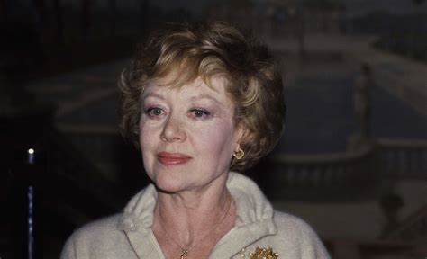 Glynis Johns, ‘Mary Poppins’ star who first sang Sondheim’s ‘Send in the Clowns,’ dies at 100